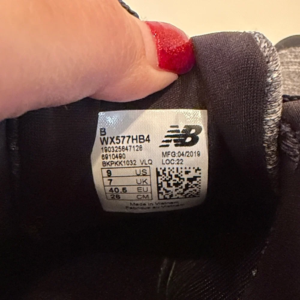 New Balance Black & Gray Knit Running Shoes Size 9